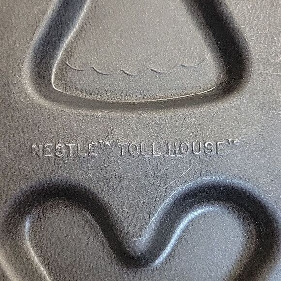 Vtg. Gingerbread baker's bundle: Cookie pans, cookie cutters, figures, 2 plates - Picture 13 of 13